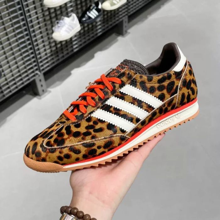 Women runner sneaker shoes,  with box,size 35.5-40，SS70-281