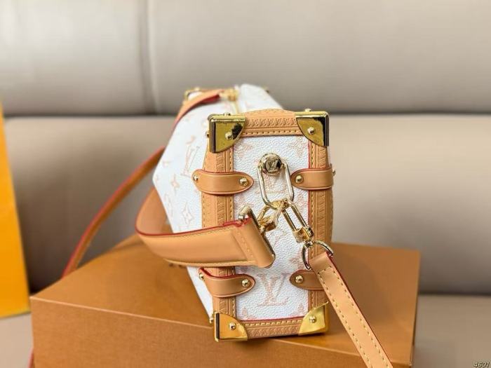 Leather bag, 5A,with box,size 23*16cm,B98-199