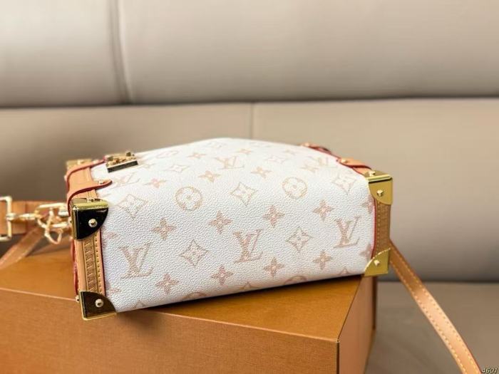 Leather bag, 5A,with box,size 23*16cm,B98-199