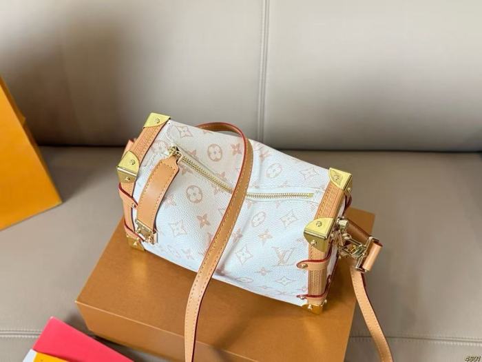 Leather bag, 5A,with box,size 23*16cm,B98-199