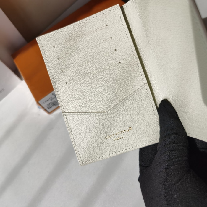 Leather Passport envelope bag,5A,with box,size 10 x 14 x 2.5cm,B28-319