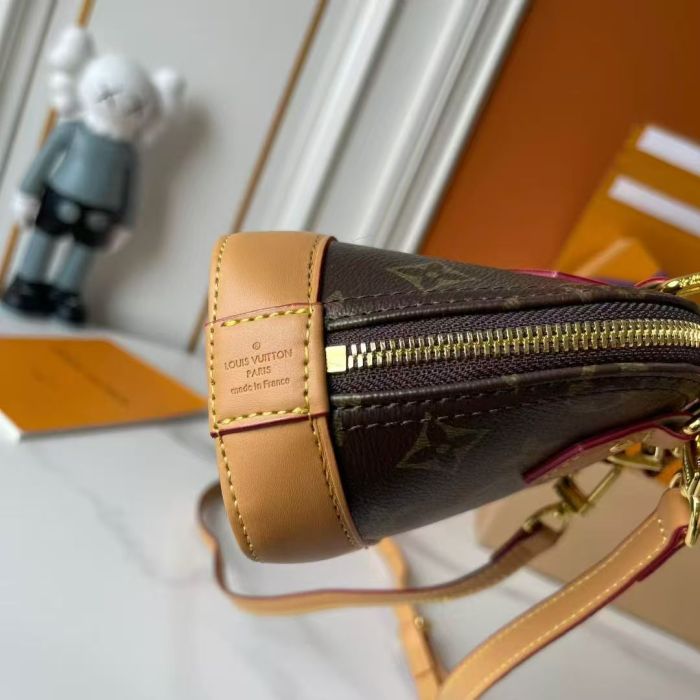 Leather bag,5A,no box,size 18 x 12 x 8cm,free hot printing available ,B98-201