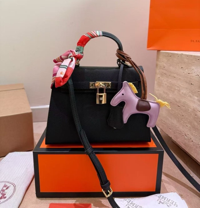 Cow Leather  bag,5A,size 25*19cm  or 22*14cm or 19*12cm,B88-435-439
