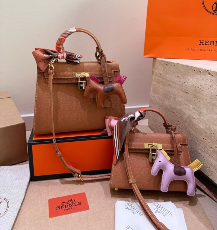 Cow Leather  bag,5A,size 25*19cm  or 22*14cm or 19*12cm,B88-435-439