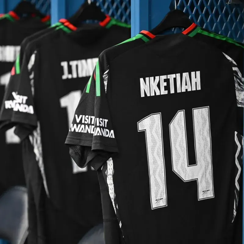 Arsenal Visitante Versión Aficionado 2024/25 (Negra) 3