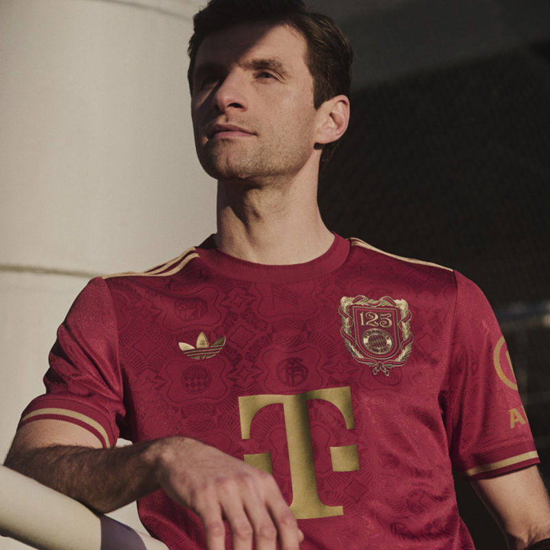 Bayern Munich Local Versión Aficionado 2025 (Roja) 3