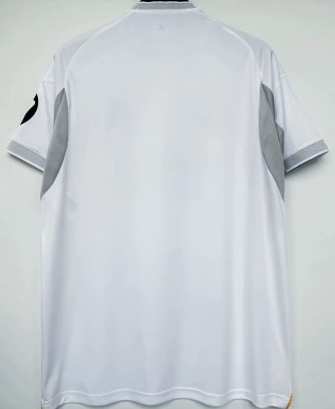 Real Madrid Local Versión Aficionado 2025/26 (Blanca) 2