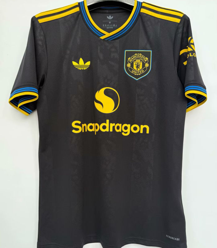 Manchester United Tercera Versión Aficionado 2025/26 (Negra)