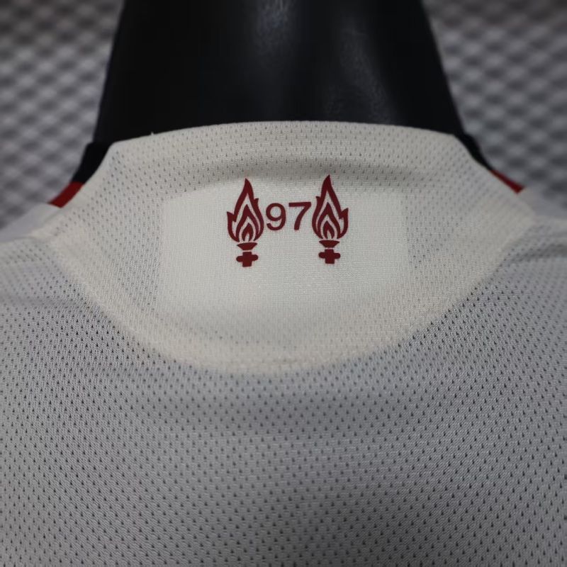 Liverpool Visitante Versión Aficionado 2025/26 (Blanca) 6