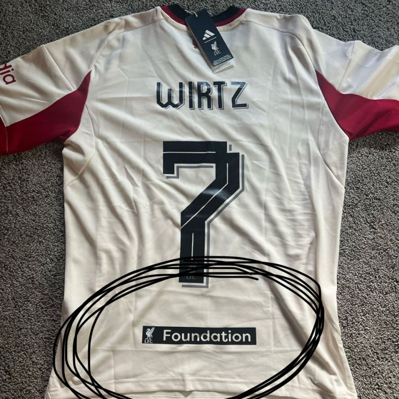 Liverpool Visitante Versión Aficionado 2025/26 (Blanca) 11