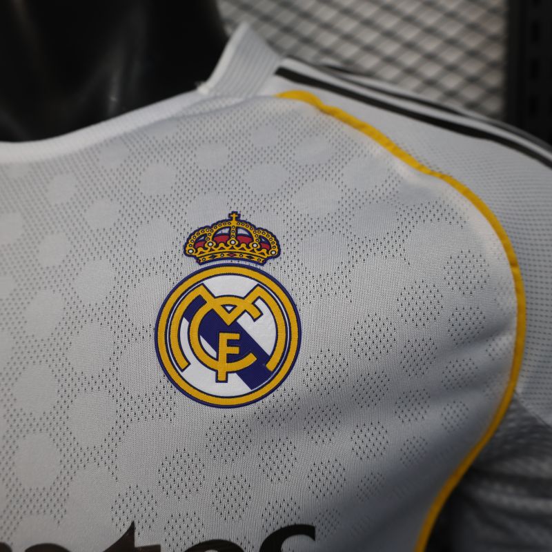 Real Madrid Local Versión Aficionado 2025/26 (Blanca) 5