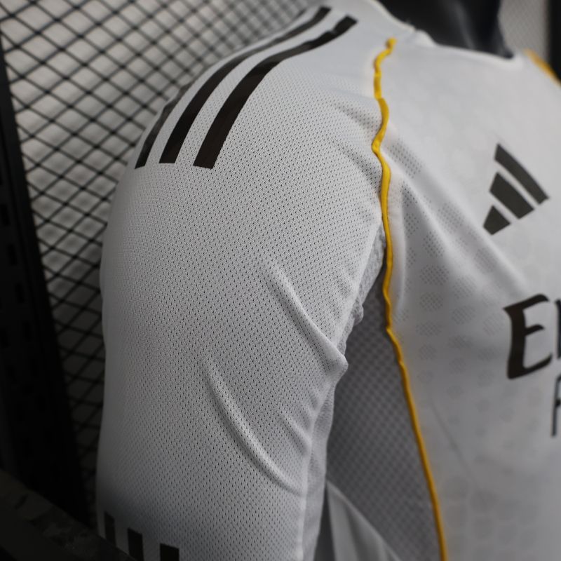Real Madrid Local Versión Aficionado 2025/26 (Blanca) 4