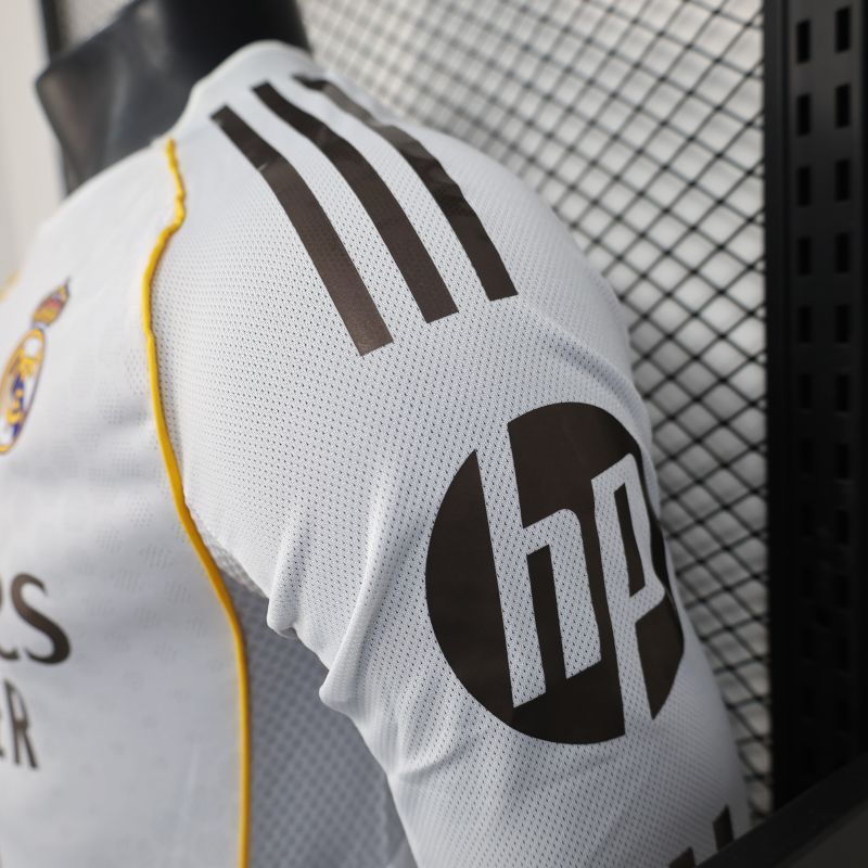 Real Madrid Local Versión Aficionado 2025/26 (Blanca) 6