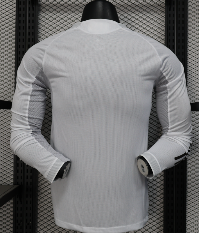 Real Madrid Local Versión Aficionado 2025/26 (Blanca) 3