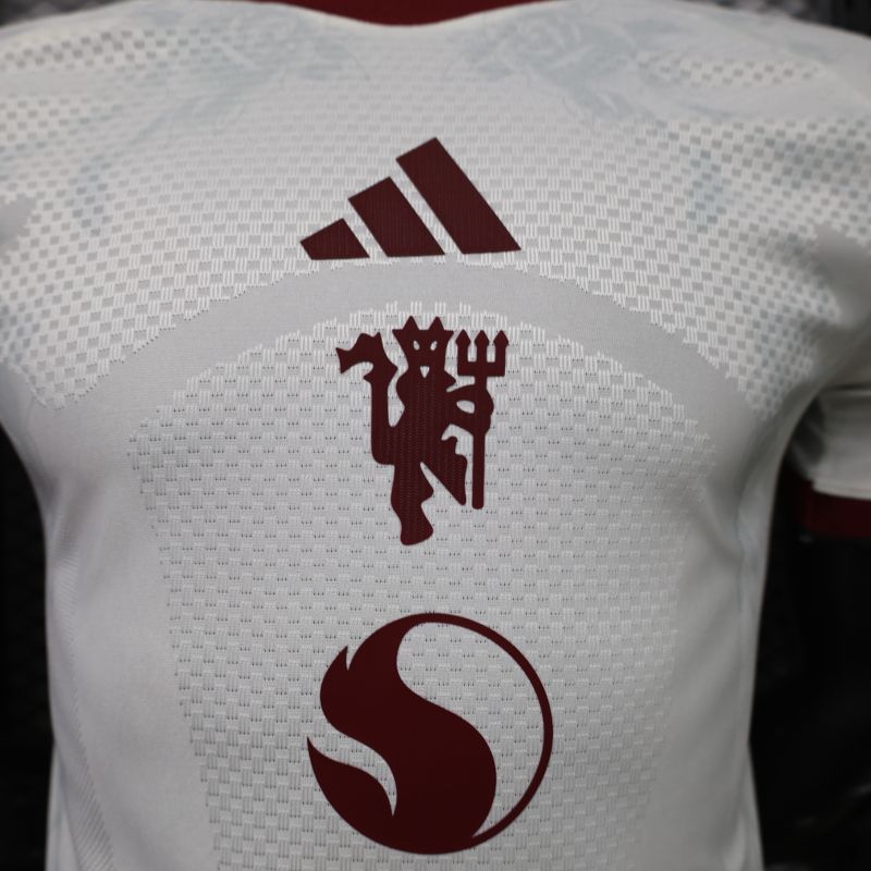 Manchester United Visitante Versión Jugador 2026/27 (Blanca) 3