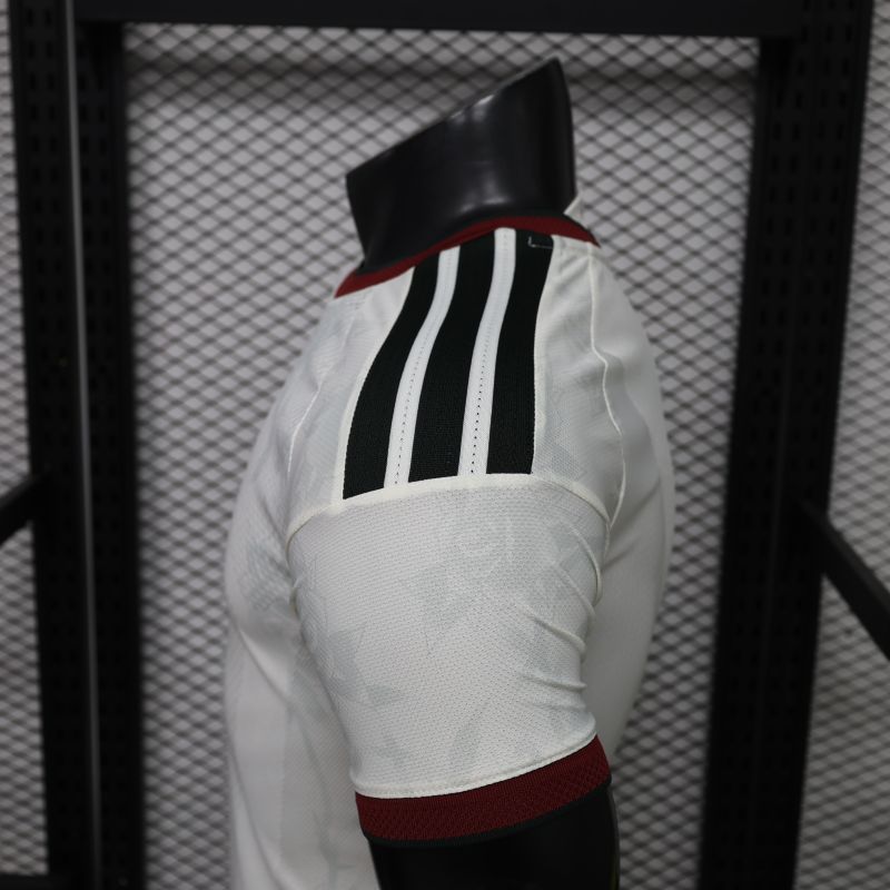 Manchester United Visitante Versión Jugador 2026/27 (Blanca) 4