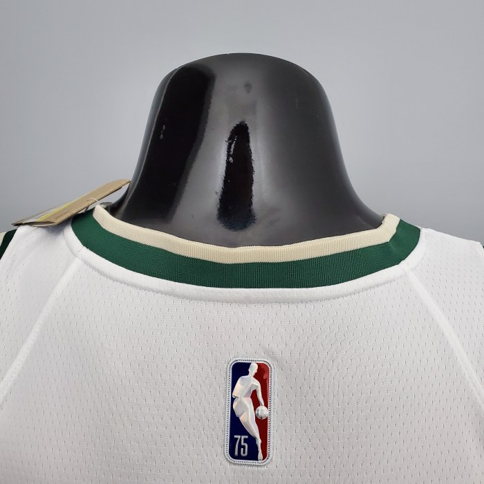 Khris Middleton Milwaukee Bucks 2021/22 Swingman Jersey White
